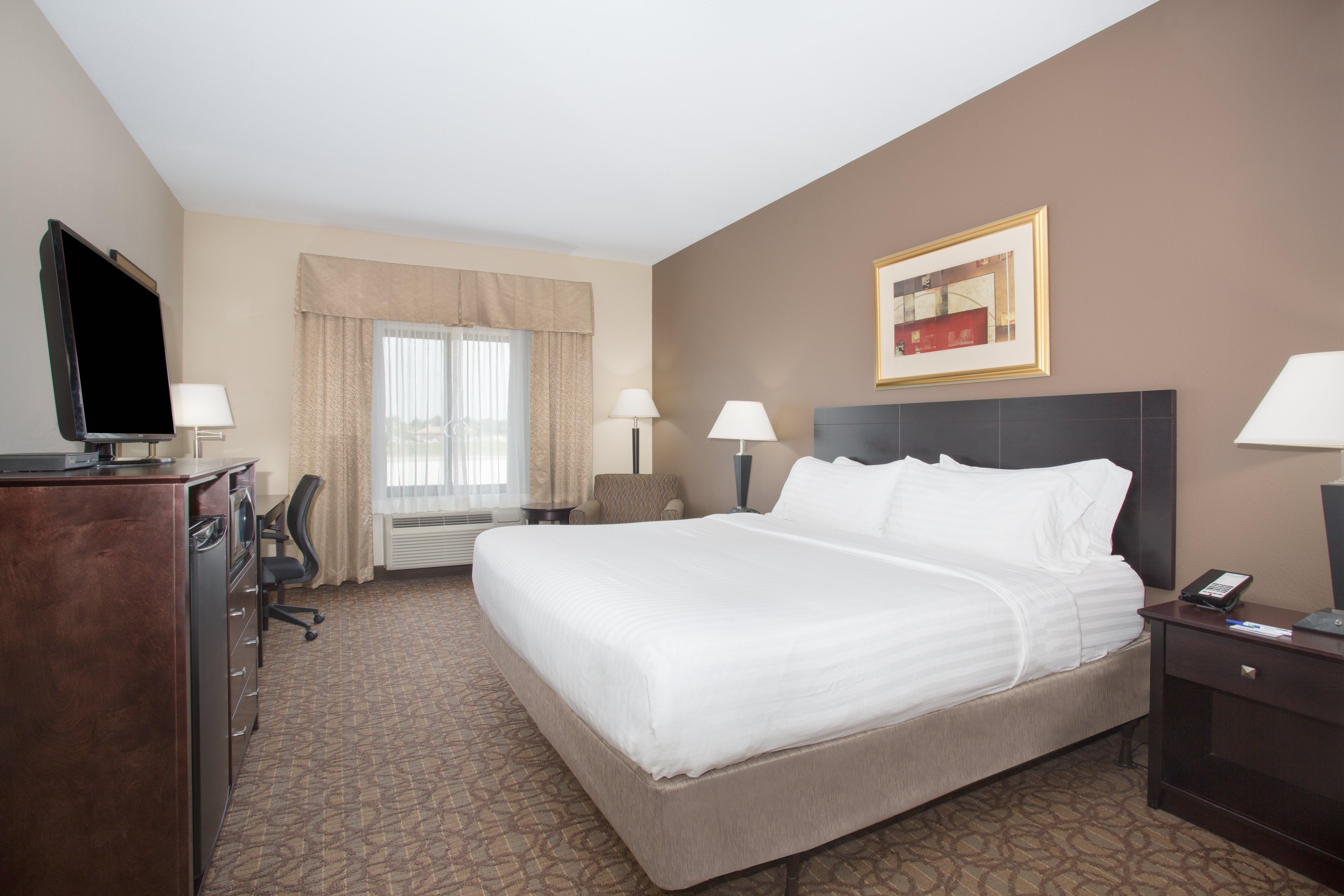 Holiday Inn Express Hotel & Suites Concordia Us 81 By Ihg Exterior foto
