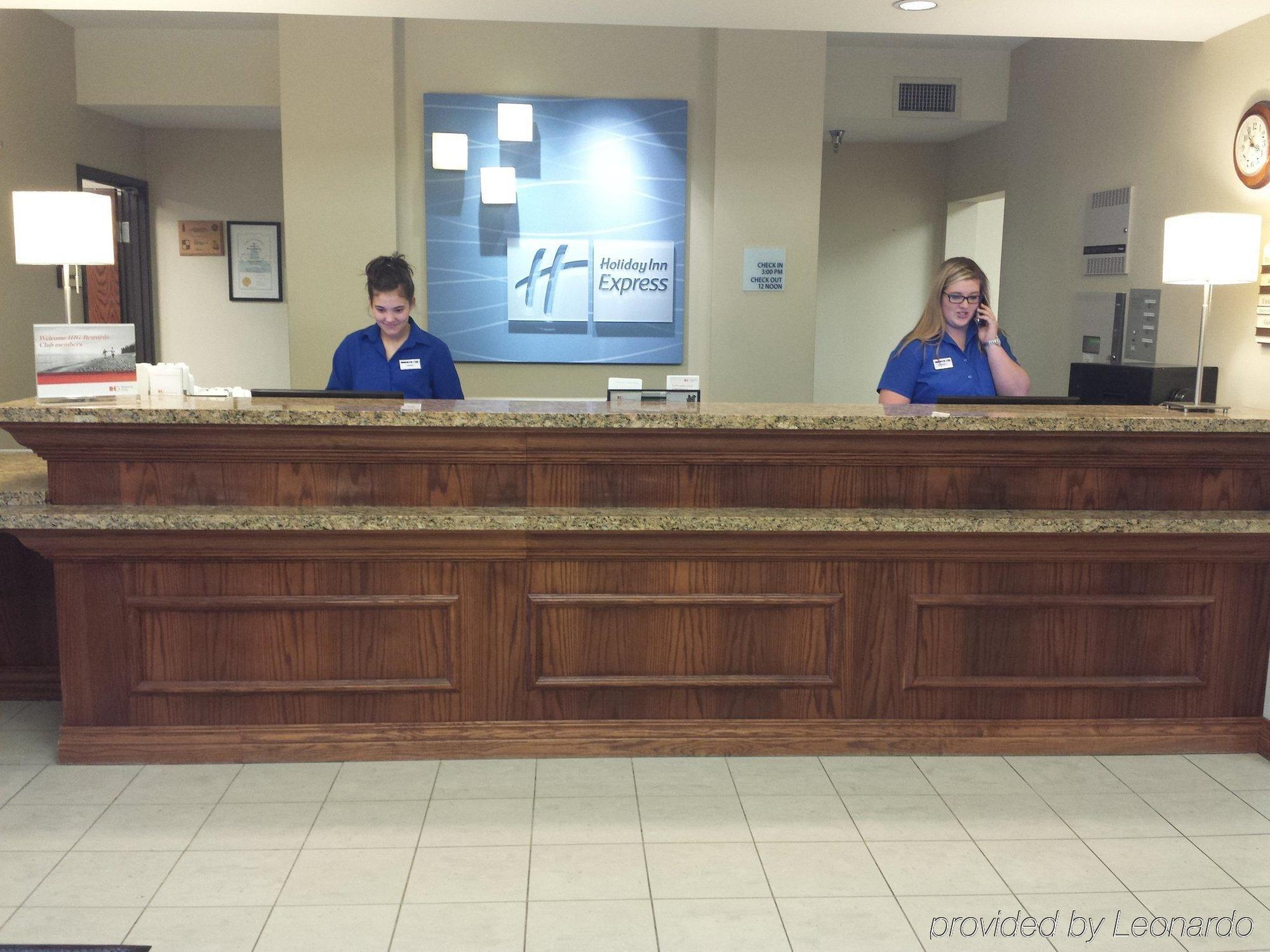 Holiday Inn Express Hotel & Suites Concordia Us 81 By Ihg Exterior foto